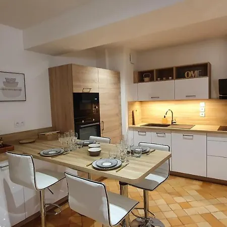 Centre Historique 3 Pieces Duplex Apartment *